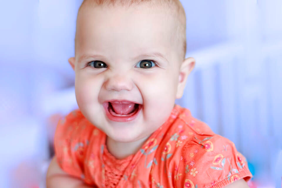 Режутся зубы у ребенка – какие зубы лезут первые